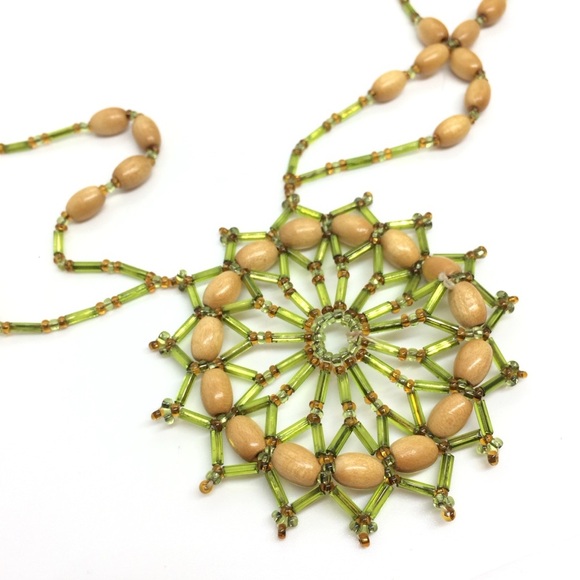 VINTAGE WOOD GLASS SEED BEAD NECKLACE SUN STARBURST PENDANT MEDALLION MANDALA - Picture 4 of 14